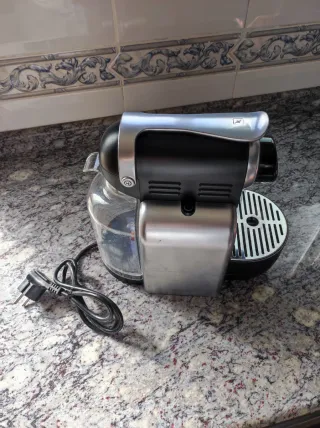 Cafetera Nespresso DeLonghi Essenza
