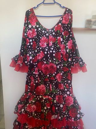 Traje de flamenca,tela muy flexible,costo 600e