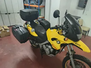 BMW GS Amarilla con Maletas Laterales