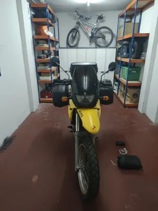 BMW GS Amarilla con Maletas Laterales