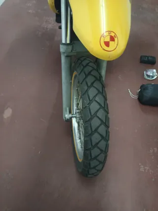 BMW GS Amarilla con Maletas Laterales