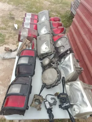 Lote Faros y Pilotos Nissan Hyunda etc