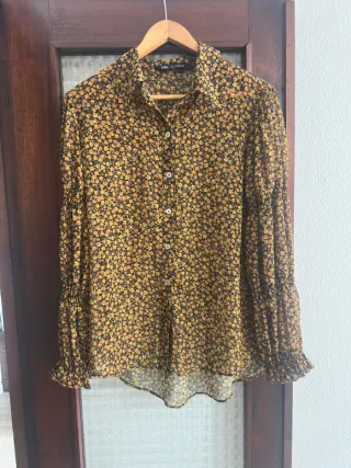 Camisa ZARA floral negra y amarilla Talla L