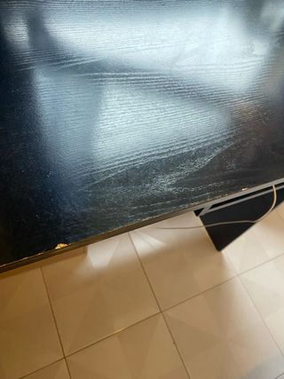 Escritorio negro de madera