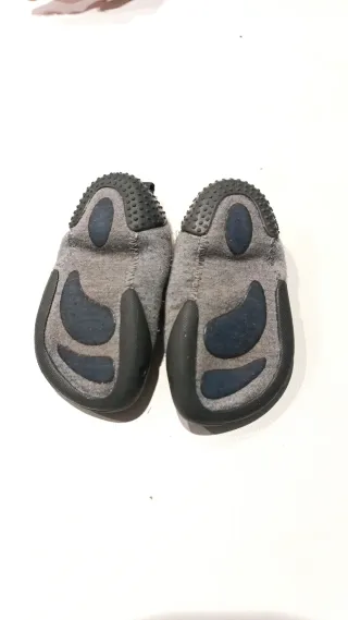 Zapatillas  grises barefoot. T 23. Primeros pasos