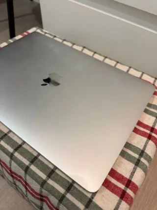 MacBook Pro M1 Plata SEMINUEVO