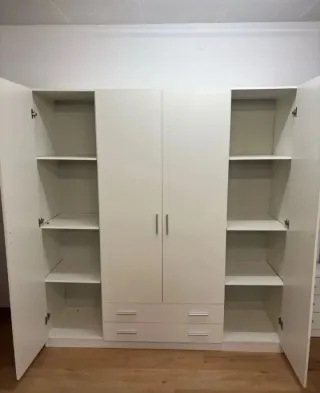 Armarios blancos nuevos