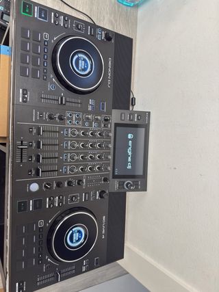 Denon DJ SC LIVE 4 Controlador DJ