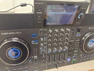 Denon DJ SC LIVE 4 Controlador DJ