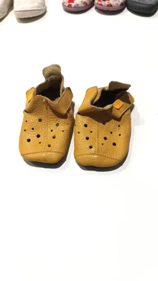Zapatillas barefoot piel perforadas