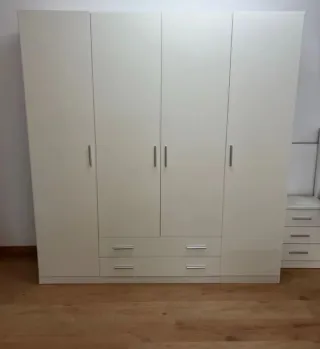 Armarios nuevos blancos