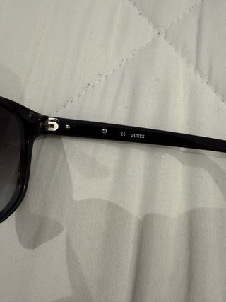 Gafas de sol Guess mujer negras