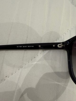 Gafas de sol Guess mujer negras