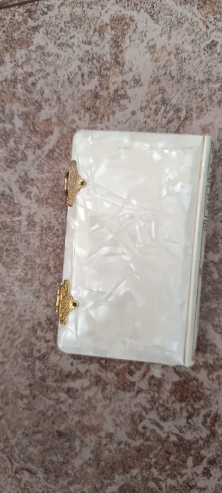 Devocionario con IHS y espigas