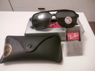 Gafas de sol negras y grises