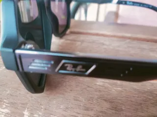 Gafas de sol negras y grises