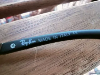 Gafas de sol negras y grises