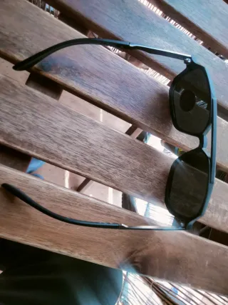 Gafas de sol negras y grises