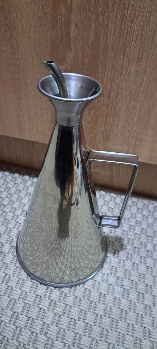 Aceitera de acero inoxidable