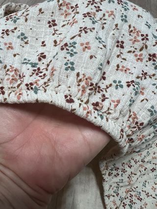 Camisa niña floral beige y rosa