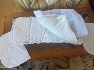 Saco para capazo de bebé azul lunares. Reversible