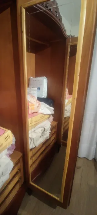 Armario antiguo de madera