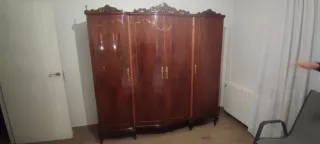 Armario antiguo de madera