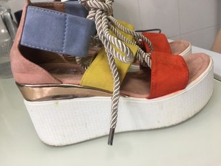 Sandalias romanas plataforma multicolor