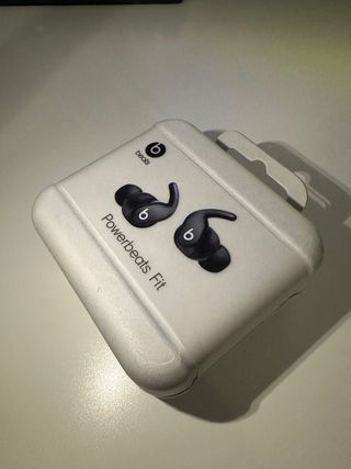 Powerbeats Fit Negros