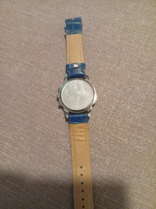Nuevo reloj de cuarzo azul y plateado