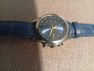Nuevo reloj de cuarzo azul y plateado