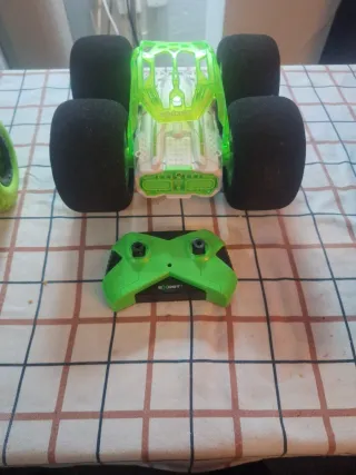 Coche teledirigido RC verde y blanco