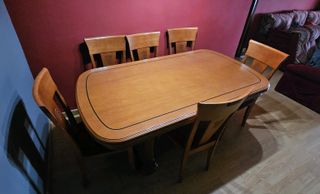 Mesa madera salon + sillas