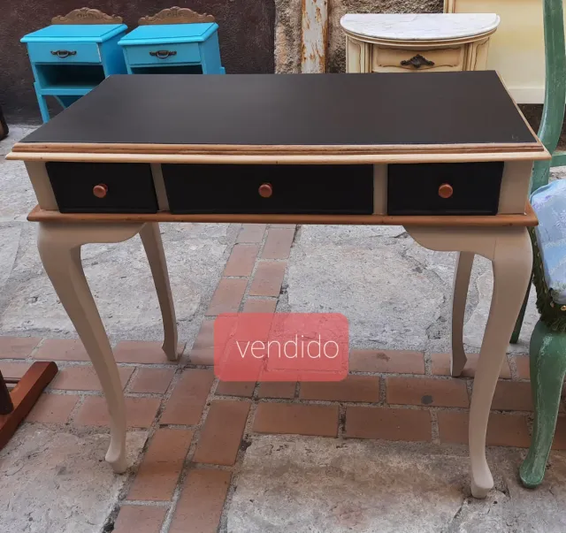 Consola de madera con cajones