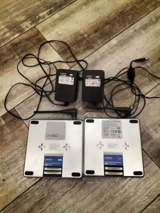 Lote 2 Routers Linksys WAG200G con Transformadores