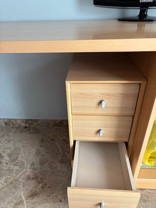 Escritorio madera con cajones y baldas