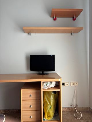 Escritorio madera con cajones y baldas