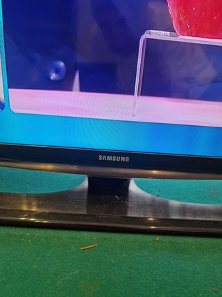 TV Samsung 28” LED con mando. No es Smart TV