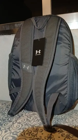 Mochila Under Armour Gris
