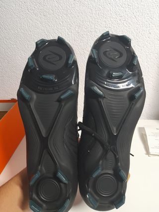 Nike Phantom Gx 2 Academy FG/MG Talla 41/42 Nuevas