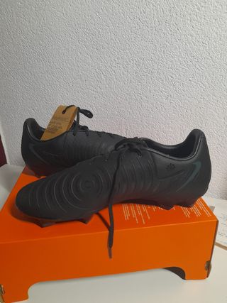 Nike Phantom Gx 2 Academy FG/MG Talla 41/42 Nuevas