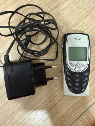 Nokia 8310 Plata y Negro