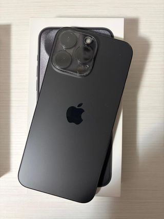 iPhone 15 Pro Max 256GB + cargador, protectores...