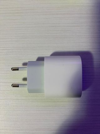 iPhone 15 Pro Max 256GB + cargador, protectores...