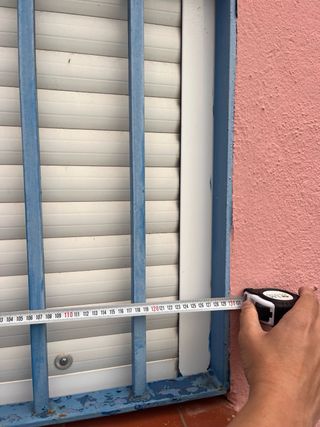 Ventanas aluminio con rejas y persianas