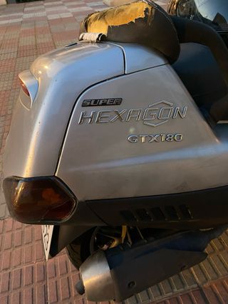 Cárter Bomba Piaggio Super Hexagón GTX 180 4T