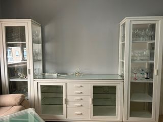 Mueble de salón con vitrinas