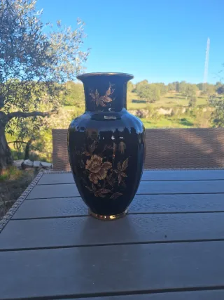Jarrón porcelana chino negro y dorado