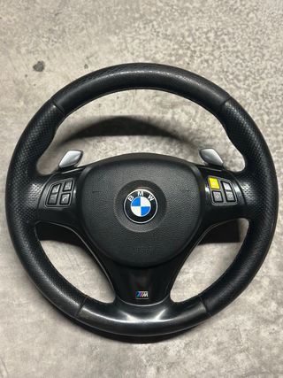 VOLANTE CON LEVAS Y MULTIFUNCION