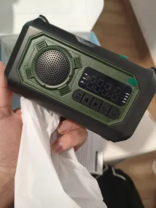 Radio emergencia solar y carga USB